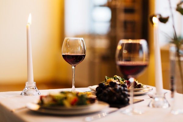 Cena con vino invernale.
