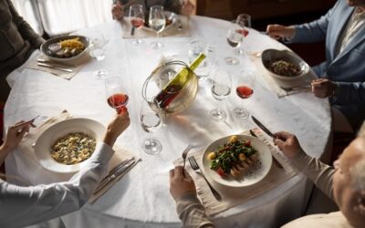 Il galateo a tavola: regole (vere e false) per una cena italiana perfetta